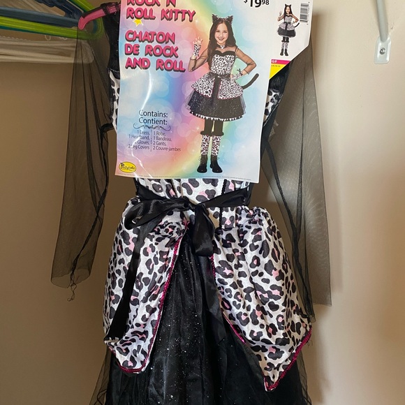 LOTS* Girls Halloween costumes for ages 4-12 y/o - Picture 2 of 4